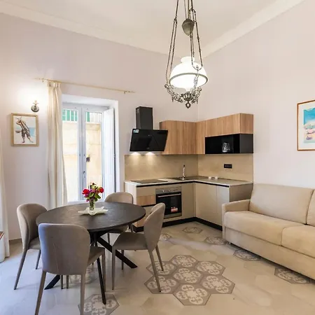 Antico Sedile شقة تروبيا